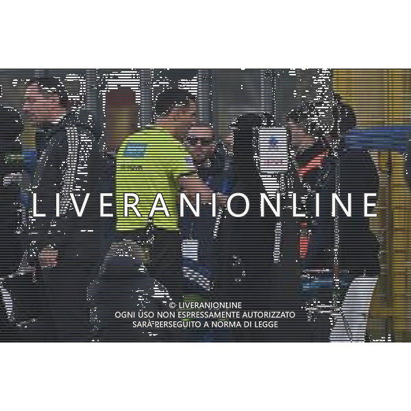 TVRG Como vs Monza nella foto l\'arbitro Juan Luca Sacchi di Macerata assegna il rigore al Monza dopo consulto con il VAR Como 30-11-2024 Stadio Giuseppe Sinigaglia Campionato Serie A Enilive - 14a giornata foto Roberto Garavaglia/Agenzia Aldo Liverani sas
