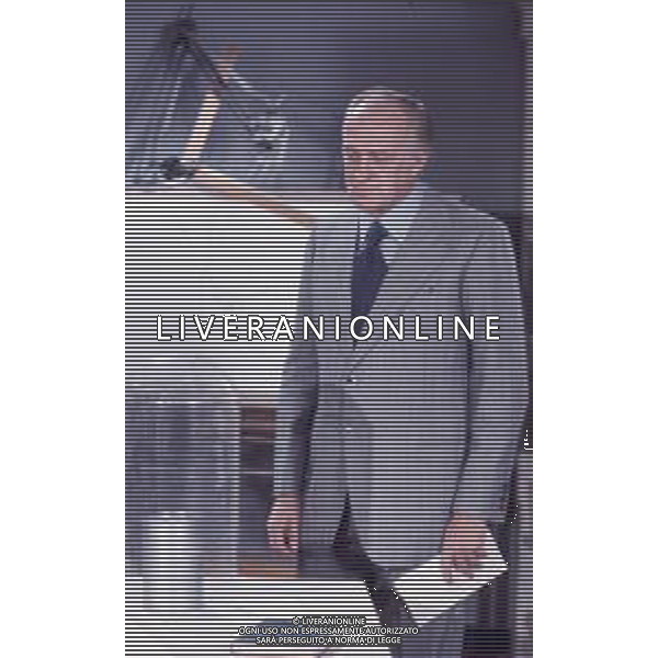 DIAP-RETROSPETTIVA RAIMONDO VIANELLO ATTORE E PRESENTATORE TELEVISIVO NELLA FOTO RAIMONDO VIANELLO A ROMA NELL\'ANNO 1979 CON UGO TOGNAZZI NELLO SPOT PUBBLICITARIO “ STOCK 84“ AG ALDO LIVERANI SAS  