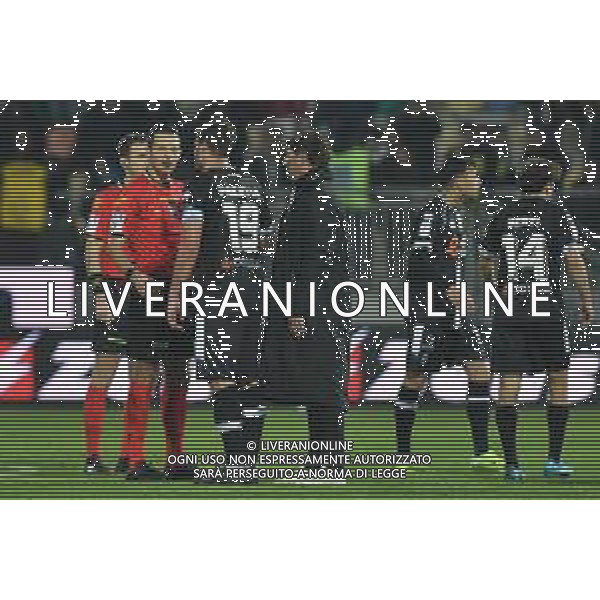 FROSINONE - CESENA CAMPIONATO CALCIO SERIE B 01.12.2024 NELLA FOTO L’ALLENATORE MICHELE MIGNANI E GIUSEPPE PRESTIA CON ARBITRO IVANO PEZZUTO ©INSABATO MASSIMO - AGENZIA ALDO LIVERANI SAS