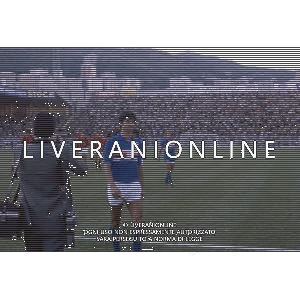 DIAP-RETROSPETTIVA CIRO PEZZELLA CALCIATORE NELLA FOTO CIRO PEZZELLA CON LA MAGLIA DELLA SAMPDORIA CALCIO NELL\'ANNO 1980-1981 AG ALDO LIVERANI SAS