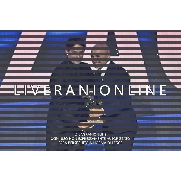 TVRG Gala Calcio 2024 nella foto Simone Inzaghi allenatore Inter premiato da Luciano Spalletti allenatore Italia come miglior allenatore Milano 02-12-2024 Gran Gala del Calcio 2024, l\'appuntamento organizzato dall\'AIC Associazione Italiana Calciatori per premiare i protagonisti della stagione 2023-2024 foto Roberto Garavaglia/ag. Aldo Liverani sas