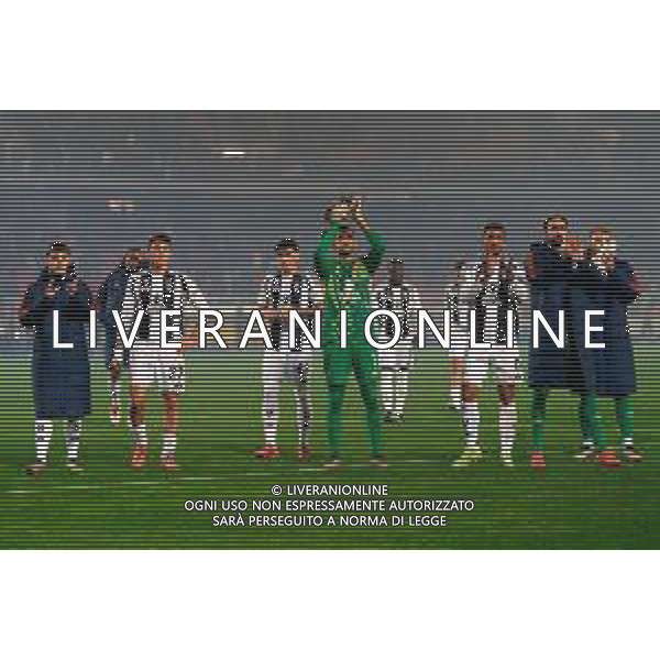 TVEM December 01, 2024 Lecce, Italy - US Lecce vs Juventus FC - Italian soccer serie A 2024/25 - Via Del Mare Stadium. In the pic: the Juventus FC players applauds fans ©Emmanuele Mastrodonato - AGENZIA ALDO LIVERANI SAS