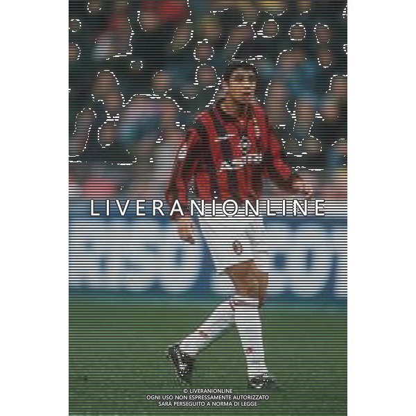 DIA - RETROSPETTIVA BELOUFA SAMIR CALCIATORE NELLA FOTO BELOUFA SAMIR CON LA MAGLIA DEL MILAN CALCIO NELL’ANNO 1997-1998 AG ALDO LIVERANI SAS