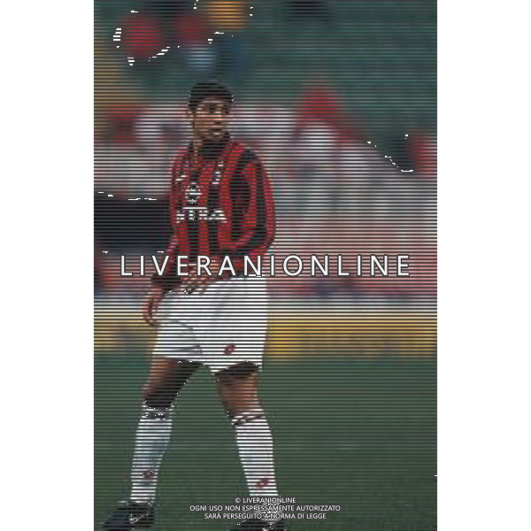 DIA - RETROSPETTIVA BELOUFA SAMIR CALCIATORE NELLA FOTO BELOUFA SAMIR CON LA MAGLIA DEL MILAN CALCIO NELL’ANNO 1997-1998 AG ALDO LIVERANI SAS
