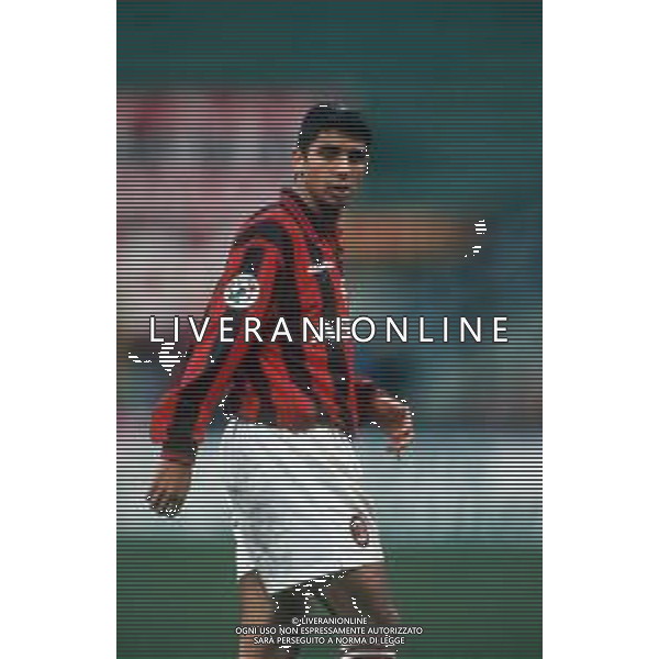 DIA - RETROSPETTIVA BELOUFA SAMIR CALCIATORE NELLA FOTO BELOUFA SAMIR CON LA MAGLIA DEL MILAN CALCIO NELL’ANNO 1997-1998 AG ALDO LIVERANI SAS