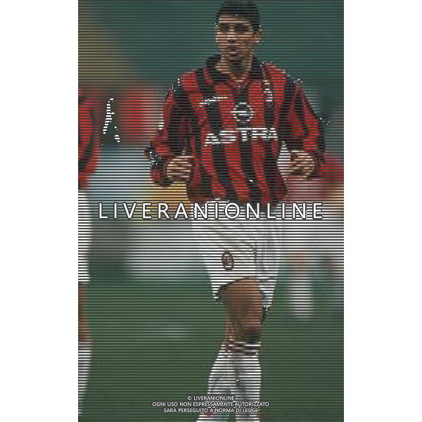 DIA - RETROSPETTIVA BELOUFA SAMIR CALCIATORE NELLA FOTO BELOUFA SAMIR CON LA MAGLIA DEL MILAN CALCIO NELL’ANNO 1997-1998 AG ALDO LIVERANI SAS