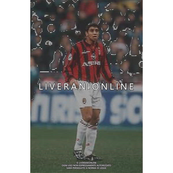 DIA - RETROSPETTIVA BELOUFA SAMIR CALCIATORE NELLA FOTO BELOUFA SAMIR CON LA MAGLIA DEL MILAN CALCIO NELL’ANNO 1997-1998 AG ALDO LIVERANI SAS