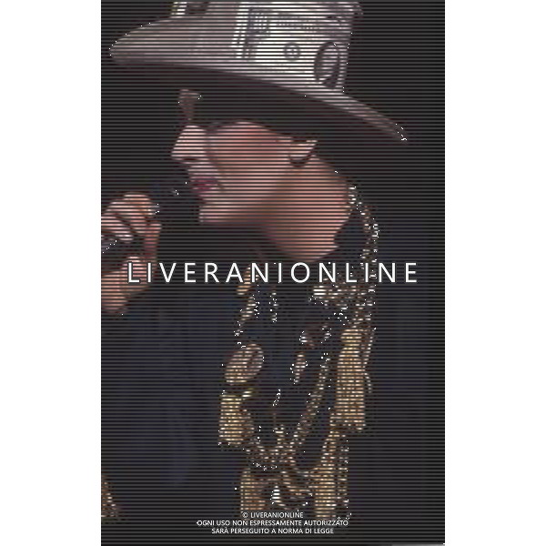 DIAP-RETROSPETTIVA BOY GEORGE CANTANTE NELLA FOTO BOY GEORGE NELL\'ANNO 1988 A MILANO AL PALATRUSSARDI AG ALDO LIVERANI SAS 
