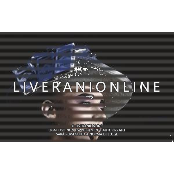 DIAP-RETROSPETTIVA BOY GEORGE CANTANTE NELLA FOTO BOY GEORGE NELL\'ANNO 1988 A MILANO AL PALATRUSSARDI AG ALDO LIVERANI SAS 
