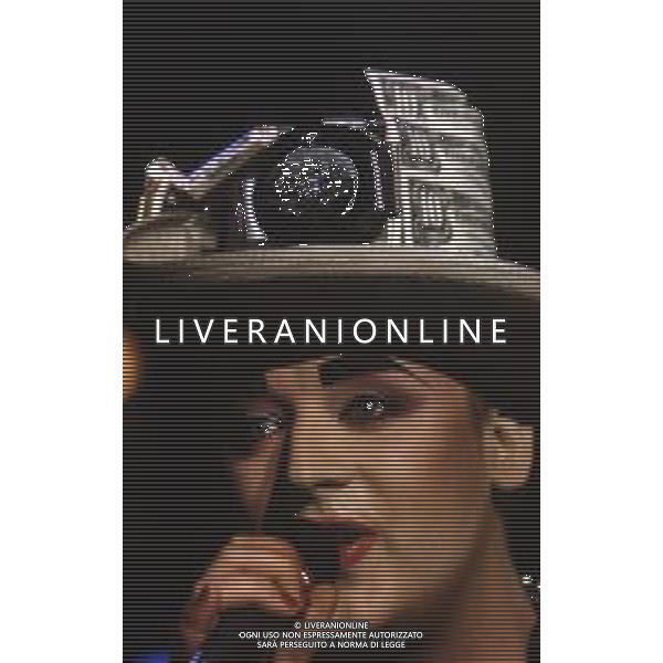 DIAP-RETROSPETTIVA BOY GEORGE CANTANTE NELLA FOTO BOY GEORGE NELL\'ANNO 1988 A MILANO AL PALATRUSSARDI AG ALDO LIVERANI SAS 
