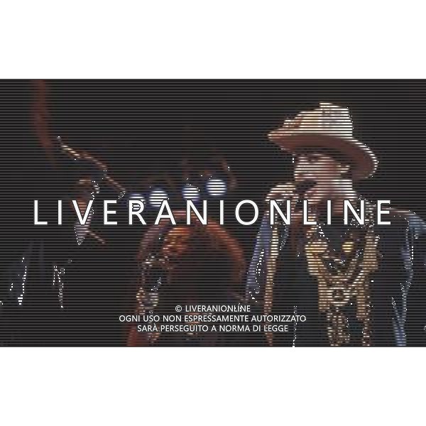 DIAP-RETROSPETTIVA BOY GEORGE CANTANTE NELLA FOTO BOY GEORGE NELL\'ANNO 1988 A MILANO AL PALATRUSSARDI AG ALDO LIVERANI SAS 