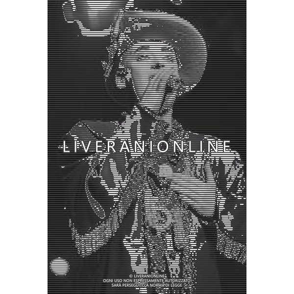 NEG-RETROSPETTIVA BOY GEORGE CANTANTE NELLA FOTO BOY GEORGE NELL\'ANNO 1988 A MILANO AL PALATRUSSARDI AG ALDO LIVERANI SAS