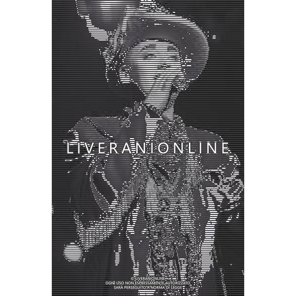 NEG-RETROSPETTIVA BOY GEORGE CANTANTE NELLA FOTO BOY GEORGE NELL\'ANNO 1988 A MILANO AL PALATRUSSARDI AG ALDO LIVERANI SAS