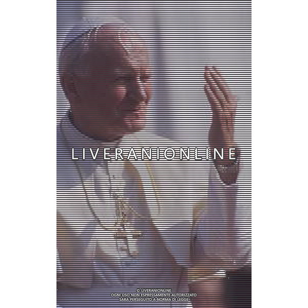 DIAP-PAPA GIOVANNI PAOLO II KAROL WOYTILA A FANO NELL\'ANNO 1984 NELLA FOTO PAPA GIOVANNI PAOLO II KAROL WOYTILA A FANO NELL\'ANNO 1984 AG ALDO LIVERANI SAS