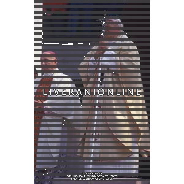 DIAP-16-17-04 1988 VERONA- VISITA PASTORALE DI GIOVANNI PAOLO II Karol Józef Wojtyła NELLA FOTO LA VISITA DI PAPA GIOVANNI II A VERONA AG ALDO LIVERANI SAS