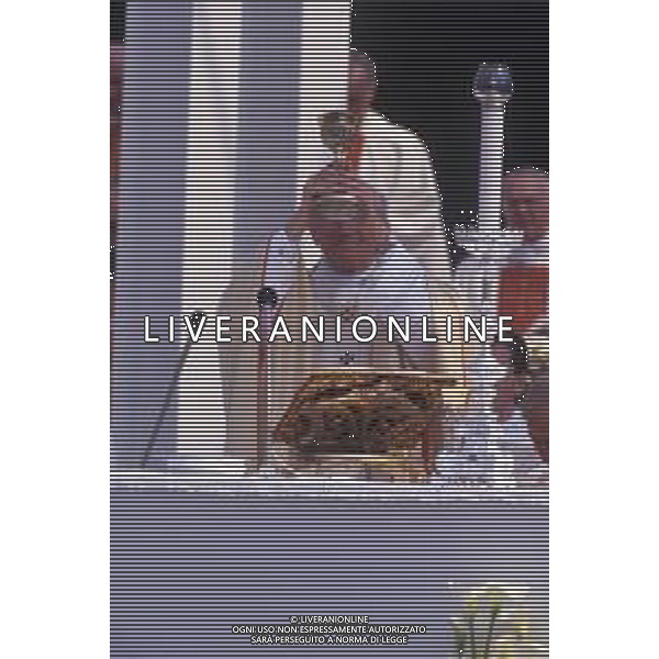DIAP-16-17-04 1988 VERONA- VISITA PASTORALE DI GIOVANNI PAOLO II Karol Józef Wojtyła NELLA FOTO LA VISITA DI PAPA GIOVANNI II A VERONA AG ALDO LIVERANI SAS