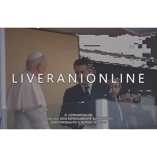 DIAP-RETROSPETTIVA PAPA GIOVANNI II -KAROL JOZEF WOJTYLA  NELLA FOTO PAPA GIOVANNI II -KAROL JOZEF WOJTYLA IN VISITA ALLA FABBRICA DELL\'OLIVETTI A SCARMAGNO CON CARLO DE BENEDETTI NELL\'ANNO 1990 AG ALDO LIVERANI SAS 