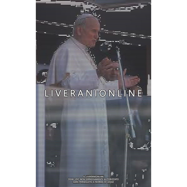 DIAP-RETROSPETTIVA PAPA GIOVANNI II -KAROL JOZEF WOJTYLA  NELLA FOTO PAPA GIOVANNI II -KAROL JOZEF WOJTYLA IN VISITA ALLA FABBRICA DELL\'OLIVETTI A SCARMAGNO CON CARLO DE BENEDETTI NELL\'ANNO 1990 AG ALDO LIVERANI SAS 