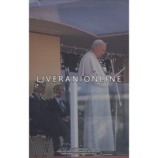 DIAP-RETROSPETTIVA PAPA GIOVANNI II -KAROL JOZEF WOJTYLA  NELLA FOTO PAPA GIOVANNI II -KAROL JOZEF WOJTYLA IN VISITA ALLA FABBRICA DELL\'OLIVETTI A SCARMAGNO CON CARLO DE BENEDETTI NELL\'ANNO 1990 AG ALDO LIVERANI SAS 