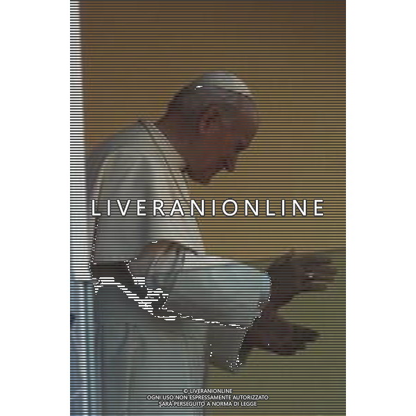 DIAP-RETROSPETTIVA PAPA GIOVANNI II -KAROL JOZEF WOJTYLA  NELLA FOTO PAPA GIOVANNI II -KAROL JOZEF WOJTYLA IN VISITA ALLA FABBRICA DELL\'OLIVETTI A SCARMAGNO CON CARLO DE BENEDETTI NELL\'ANNO 1990 AG ALDO LIVERANI SAS  