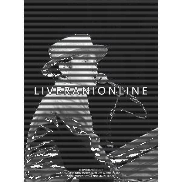 NEG-RETROSPETTIVA ELTON JOHN CANTANTE NELLA FOTO ELTON JOHN NELL\'ANNO 1984 AG ALDO LIVERANI SAS 