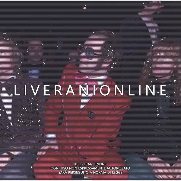 COL-RETROSPETTIVA ELTON JOHN CANTANTE NELLA FOTO ELTON JOHN ANNI 70 AG ALDO LIVERANI SAS 