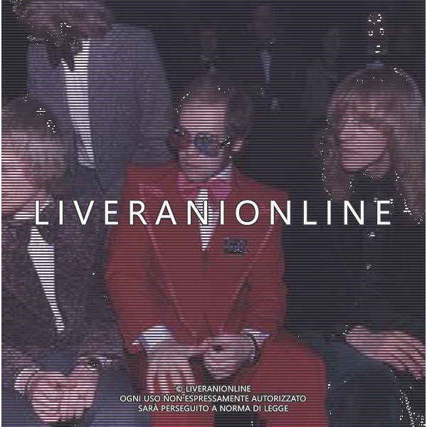 COL-RETROSPETTIVA ELTON JOHN CANTANTE NELLA FOTO ELTON JOHN ANNI 70 AG ALDO LIVERANI SAS 
