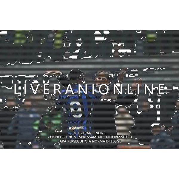 Inter FC vs Parma Calcio 1913 nella foto Marcus Thuram (Inter) esulta dopo il goal del 3-0 abbracciando l\'allenatore Simone Inzaghi Milano 06-12-2024 Stadio Giuseppe Meazza - San Siro Campionato Serie A TIM - 15ma giornata foto Tiziano Ballabio/Agenzia Aldo Liverani sas- AGENZIA ALDO LIVERANI SAS