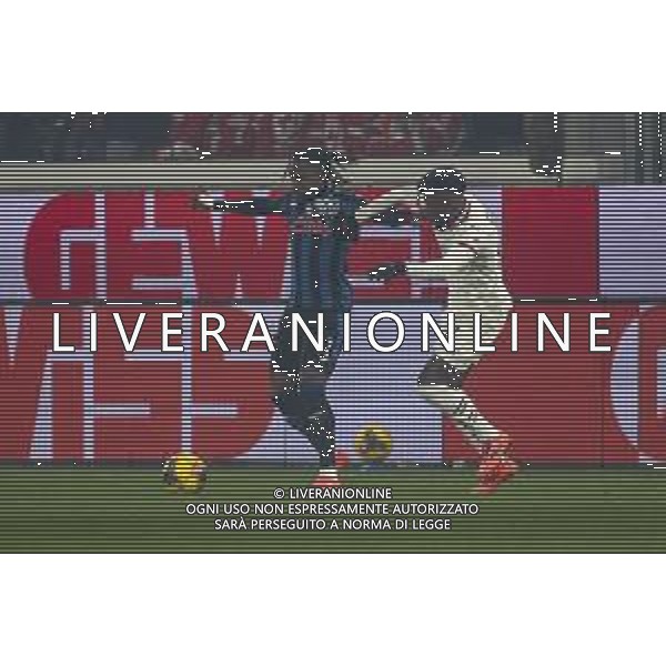 Tijjani Reijnders of AC Milan. battle for the ball with Ademola Lookman of Atalanta BC during Atalanta BC vs AC Milan, 15° Serie A Enilive 2024-25 game at Gewiss stadium in Bergamo (BG), Italy, on Dicember 06, 2024. (Photo by Davide Casentini)- AGENZIA ALDO LIVERANI SAS