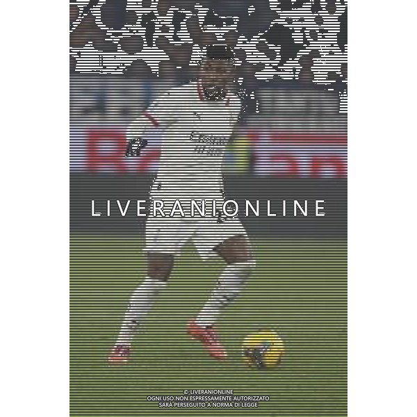 Emerson of AC Milan play the ball during Atalanta BC vs AC Milan, 15° Serie A Enilive 2024-25 game at Gewiss stadium in Bergamo (BG), Italy, on Dicember 06, 2024. (Photo by Davide Casentini)- AGENZIA ALDO LIVERANI SAS