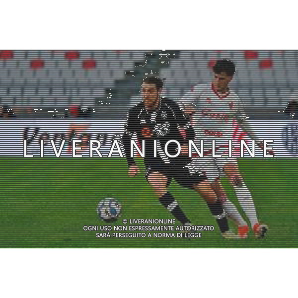 December 07, 2024 Bari, Italy - SSC Bari vs Cesena FC - Italian soccer serie B 2024/25 - San Nicola Stadium. In the pic: Simone Bastoni of Cesena FC in action against Andrea Oliveri of SSC Bari ©Emmanuele Mastrodonato - AGENZIA ALDO LIVERANI SAS