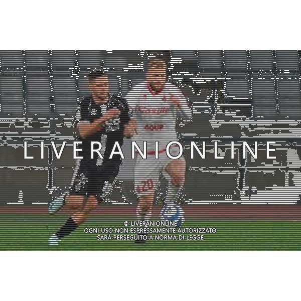 December 07, 2024 Bari, Italy - SSC Bari vs Cesena FC - Italian soccer serie B 2024/25 - San Nicola Stadium. In the pic: Giuseppe Prestia of Cesena FC in action against Giuseppe Sibilli of SSC Bari- ©Emmanuele Mastrodonato - AGENZIA ALDO LIVERANI SAS