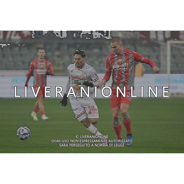 TVRG Cremonese vs Reggiana nella foto Antonio Vergara (Reggiana) e Valentin Antov (Cremonese) Cremona 08-12-2024 Stadio Giovanni Zini Campionato Serie BKT - 16a giornata foto Roberto Garavaglia/Agenzia Aldo Liverani sas - AGENZIA ALDO LIVERANI SAS