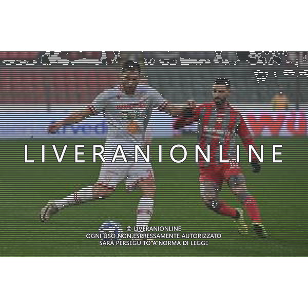 TVRG Cremonese vs Reggiana nella foto Mario Sampirisi (Reggiana) e Cristian Buonaiuto (Cremonese) Cremona 08-12-2024 Stadio Giovanni Zini Campionato Serie BKT - 16a giornata foto Roberto Garavaglia/Agenzia Aldo Liverani sas - AGENZIA ALDO LIVERANI SAS
