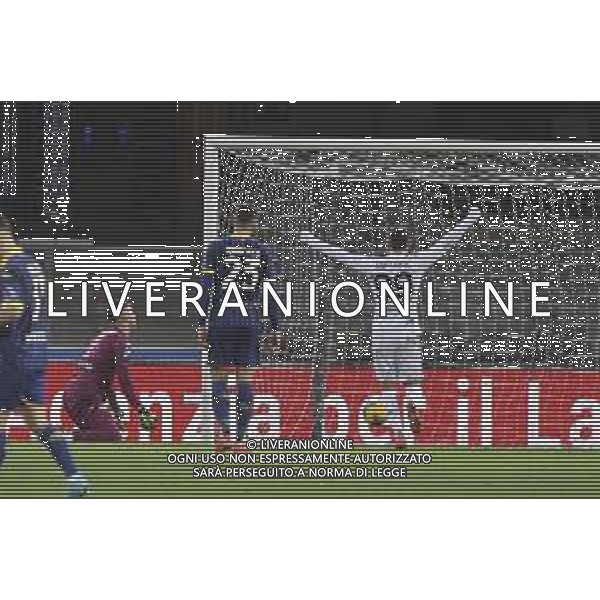 Sebastiano Esposito of Empoli FC celebrates the gol of Liberato Cacace of Empoli FC during Hellas Verona FC vs Empoli FC, 15° Serie A Enilive 2024-25 game at Marcantonio Bentegodi stadium in Verona (VR), Italy, on Dicember 08, 2024. (Photo by Davide Casentini) - AGENZIA ALDO LIVERANI SAS