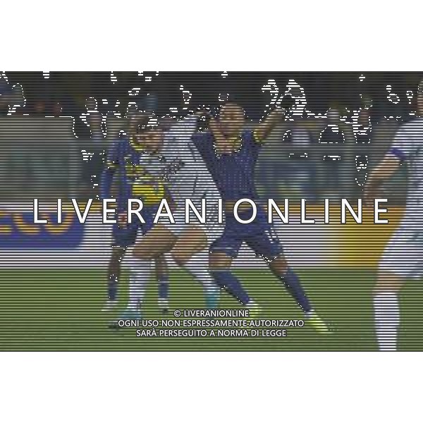 Liberato Cacace of Empoli FC battle for the ball with Dailon Rocha Livramento of Hellas Verona FC FC during Hellas Verona FC vs Empoli FC, 15° Serie A Enilive 2024-25 game at Marcantonio Bentegodi stadium in Verona (VR), Italy, on Dicember 08, 2024. (Photo by Davide Casentini) - AGENZIA ALDO LIVERANI SAS