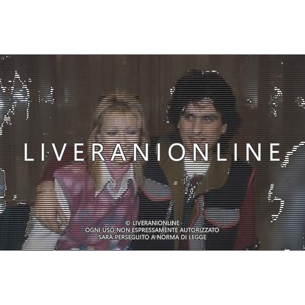 DIAP-RETROSPETTIVA TIZIANA RIVALE CANTANTE NELLA FOTO TIZIANA RIVALE CON TOTO COTUGNO A SANREMO NELL\'ANNO 1983 AG ALDO LIVERANI SAS