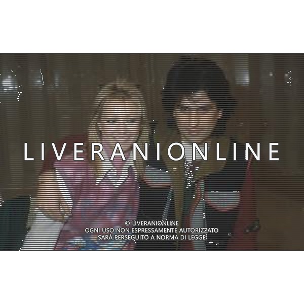 DIAP-RETROSPETTIVA TIZIANA RIVALE CANTANTE NELLA FOTO TIZIANA RIVALE CON TOTO COTUGNO A SANREMO NELL\'ANNO 1983 AG ALDO LIVERANI SAS