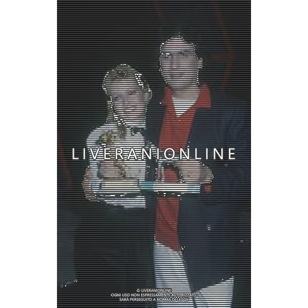 DIAP-RETROSPETTIVA TIZIANA RIVALE CANTANTE NELLA FOTO TIZIANA RIVALE CON TOTO COTUGNO A SANREMO NELL\'ANNO 1983 AG ALDO LIVERANI SAS
