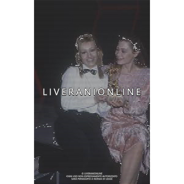 DIAP-RETROSPETTIVA TIZIANA RIVALE CANTANTE NELLA FOTO TIZIANA RIVALE CON ISABELLA RUSSINOVA A SANREMO NELL\'ANNO 1983 AG ALDO LIVERANI SAS 