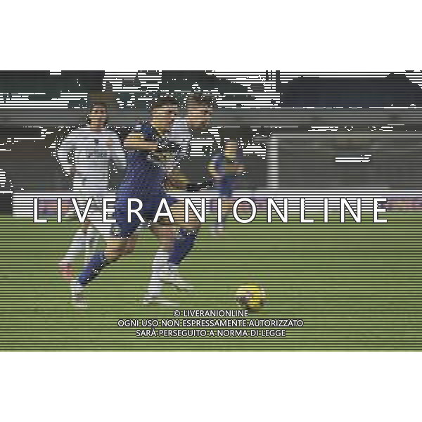 Abdou Harroui of Hellas Verona FC competes for the ball with Mattia Viti of Empoli FC during Hellas Verona FC vs Empoli FC, 15° Serie A Enilive 2024-25 game at Marcantonio Bentegodi stadium in Verona (VR), Italy, on Dicember 08, 2024. (Photo by Davide Casentini)- AGENZIA ALDO LIVERANI SAS