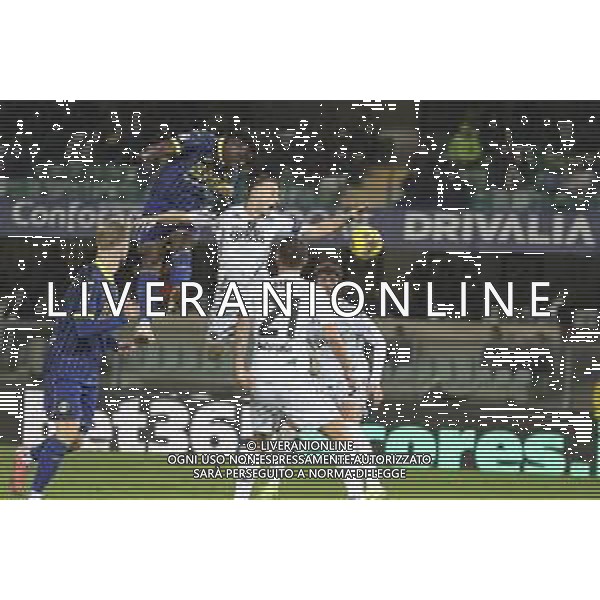 Daniel Mosquera of Hellas Verona FC battle for the ball with Ardian Ismajli of Empoli FC during Hellas Verona FC vs Empoli FC, 15° Serie A Enilive 2024-25 game at Marcantonio Bentegodi stadium in Verona (VR), Italy, on Dicember 08, 2024. (Photo by Davide Casentini)- AGENZIA ALDO LIVERANI SAS