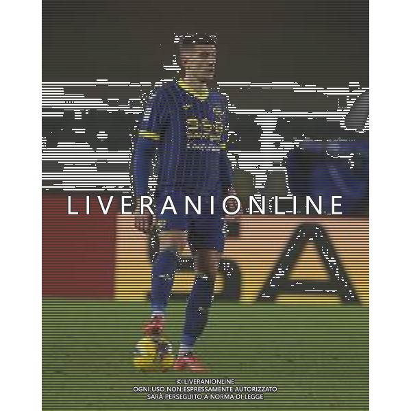 Giangiacomo Magnani of Hellas Verona FC play the ball during Hellas Verona FC vs Empoli FC, 15° Serie A Enilive 2024-25 game at Marcantonio Bentegodi stadium in Verona (VR), Italy, on Dicember 08, 2024. (Photo by Davide Casentini)- AGENZIA ALDO LIVERANI SAS