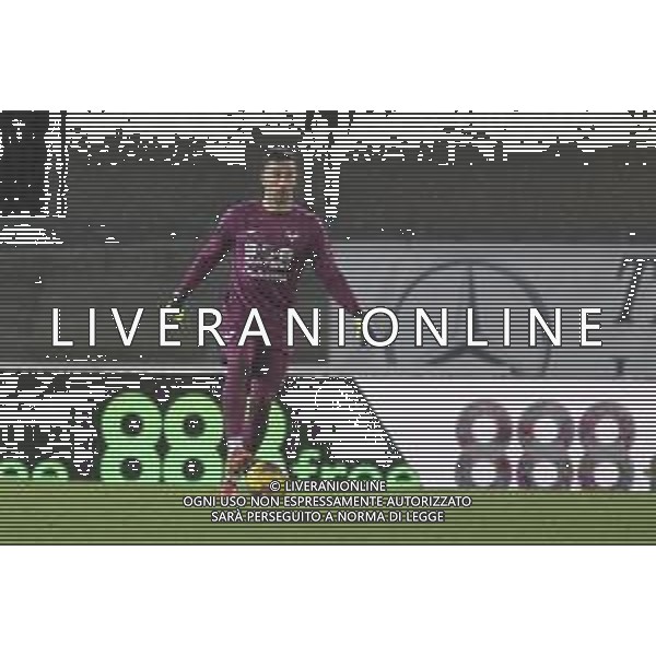 Lorenzo Montipo’ of Hellas Verona FC play the ball during Hellas Verona FC vs Empoli FC, 15° Serie A Enilive 2024-25 game at Marcantonio Bentegodi stadium in Verona (VR), Italy, on Dicember 08, 2024. (Photo by Davide Casentini)- AGENZIA ALDO LIVERANI SAS