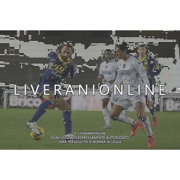 Grigoris Kastanos of Hellas Verona FC competes for the ball with Youssef Maleh of Empoli FC during Hellas Verona FC vs Empoli FC, 15° Serie A Enilive 2024-25 game at Marcantonio Bentegodi stadium in Verona (VR), Italy, on Dicember 08, 2024. (Photo by Davide Casentini)- AGENZIA ALDO LIVERANI SAS