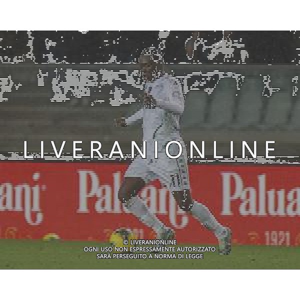 Emmanuel Gyasi of Empoli FC play the ball during Hellas Verona FC vs Empoli FC, 15° Serie A Enilive 2024-25 game at Marcantonio Bentegodi stadium in Verona (VR), Italy, on Dicember 08, 2024. (Photo by Davide Casentini)- AGENZIA ALDO LIVERANI SAS