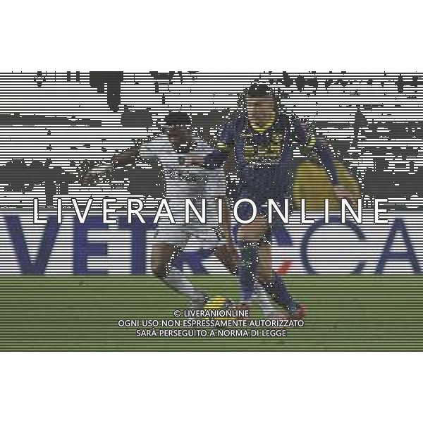 Giangiacomo Magnani of Hellas Verona FC battle for the ball with Emmanuel Ekong of Empoli FC during Hellas Verona FC vs Empoli FC, 15° Serie A Enilive 2024-25 game at Marcantonio Bentegodi stadium in Verona (VR), Italy, on Dicember 08, 2024. (Photo by Davide Casentini)- AGENZIA ALDO LIVERANI SAS