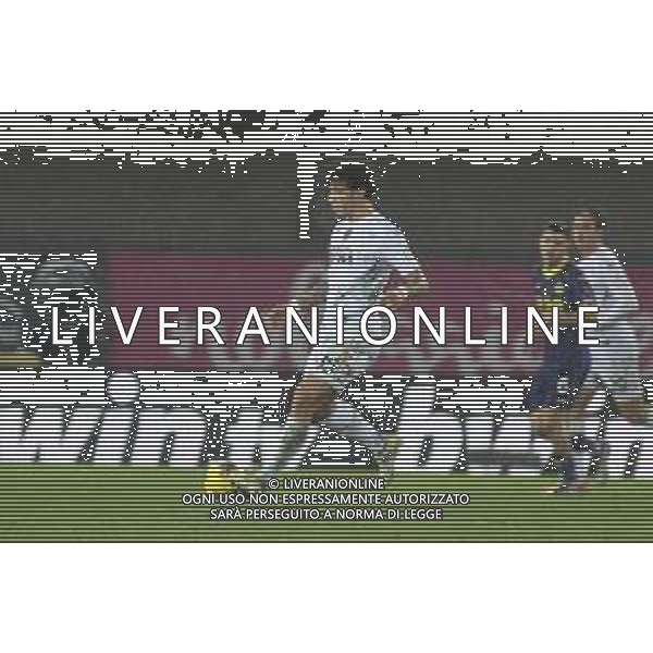 Luca Marianucci of Empoli FC play the ball during Hellas Verona FC vs Empoli FC, 15° Serie A Enilive 2024-25 game at Marcantonio Bentegodi stadium in Verona (VR), Italy, on Dicember 08, 2024. (Photo by Davide Casentini)- AGENZIA ALDO LIVERANI SAS
