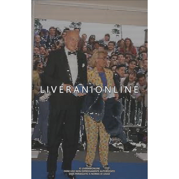 DIAP-RETROSPETTIVA RAIMONDO VIANELLO PRESENTATORE TELEVISIVO E ATTORE NELLA FOTO RAIMONDO VIANELLO CON SANDRA MONDAINI AG ALDO LIVERANI SAS