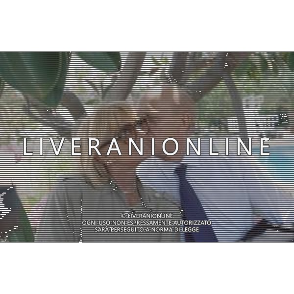 DIAP-RETROSPETTIVA RAIMONDO VIANELLO PRESENTATORE TELEVISIVO E ATTORE NELLA FOTO RAIMONDO VIANELLO CON SANDRA MONDAINI AG ALDO LIVERANI SAS